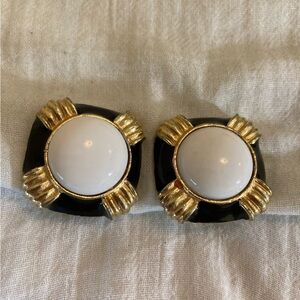 Gay‎ Boyer Vintage Clip on Earrings
